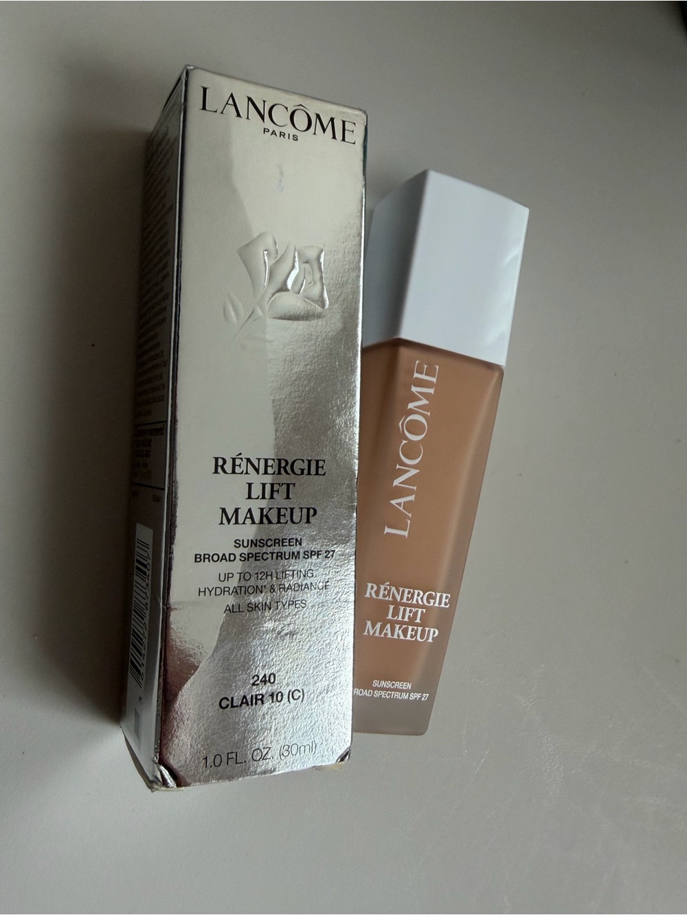 Lancome Renergie Lift Makeup 240 CLAIR 10(c) - New in Box